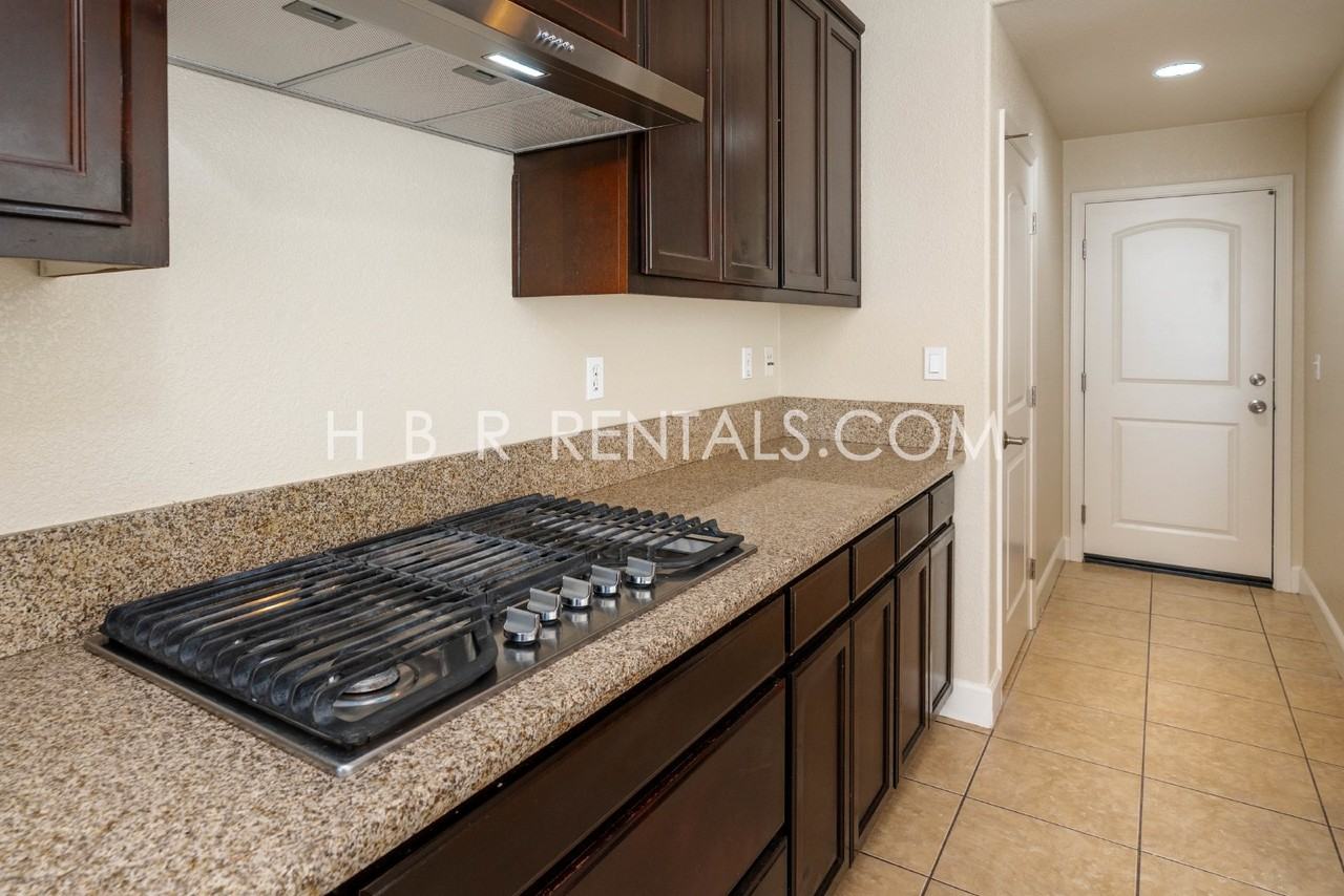 502 W Campania Way - Photo 6 of 36