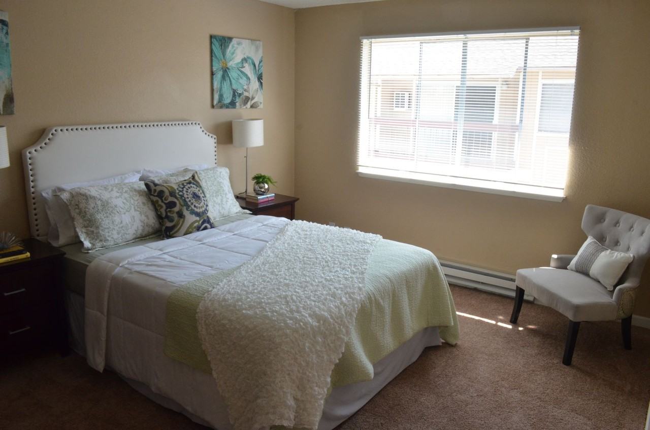 Sandlewood Apartments - Photo 6 of 11