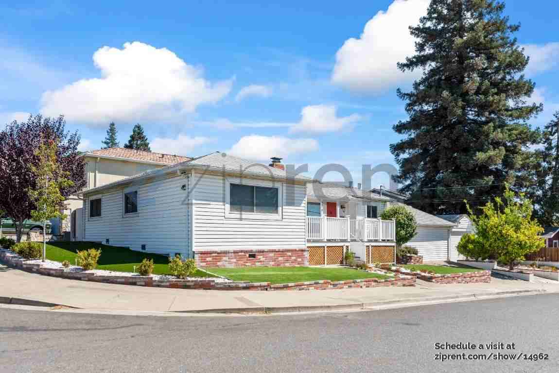 4278 Moreland Dr - Photo 2 of 21