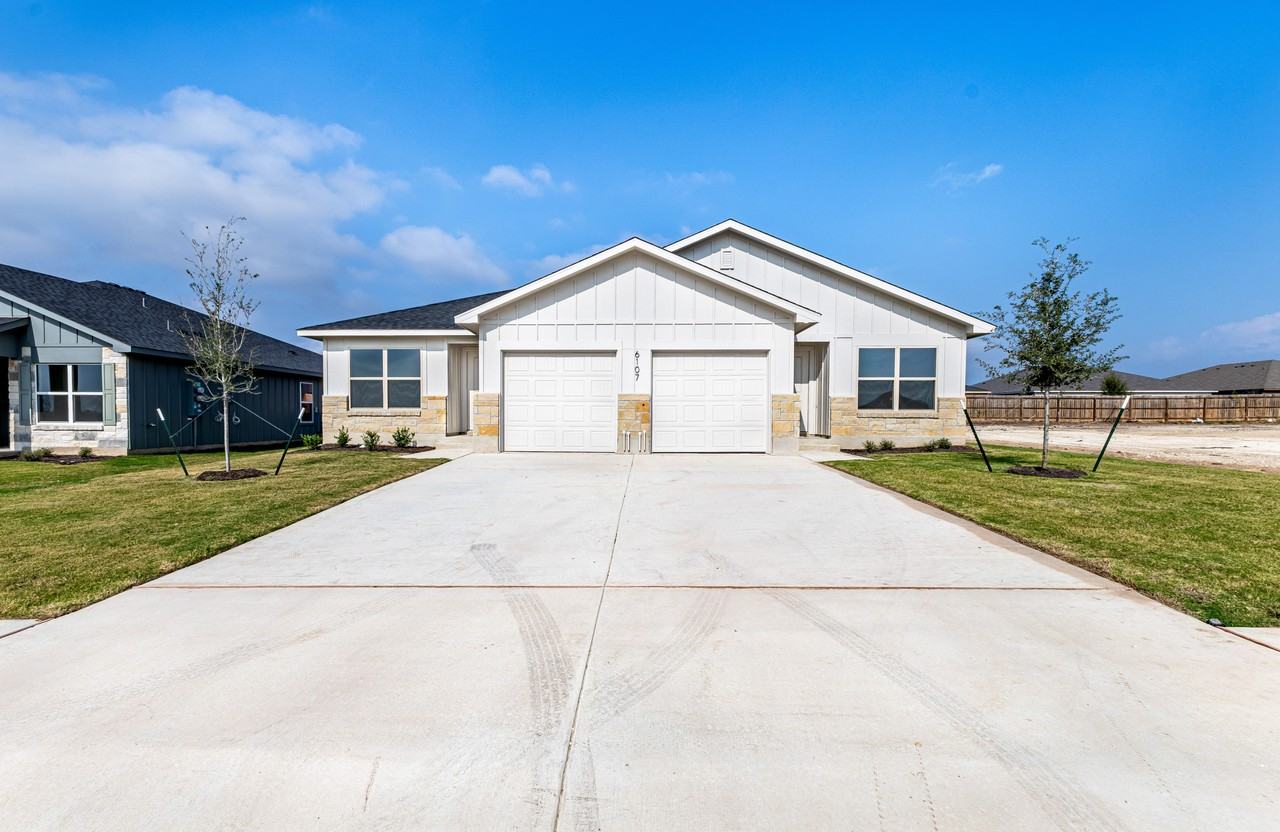 6107 Twistleaf Ln - Photo 2 of 23