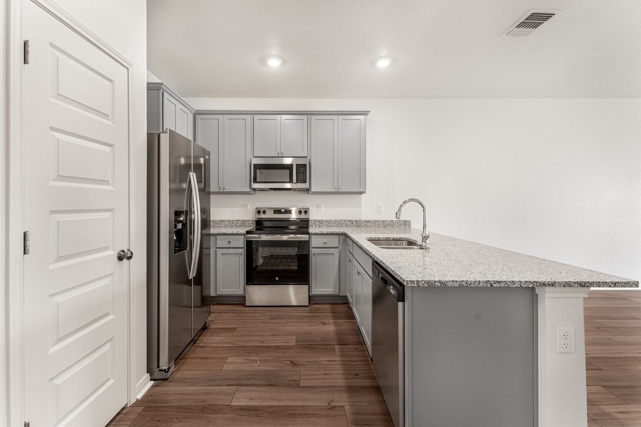 6107 Twistleaf Ln - Photo 6 of 23