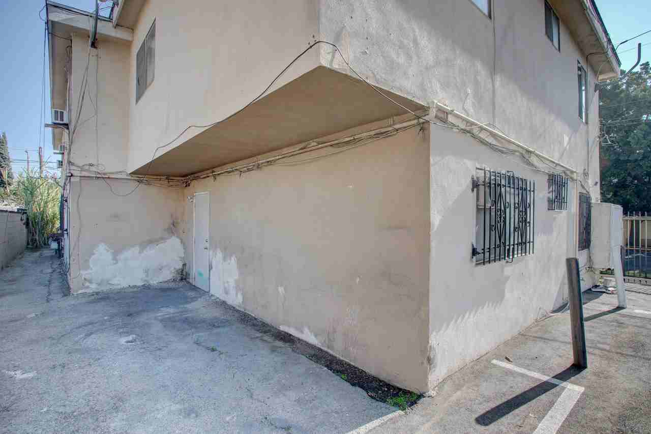 1061 S Catalina St - Photo 2 of 26