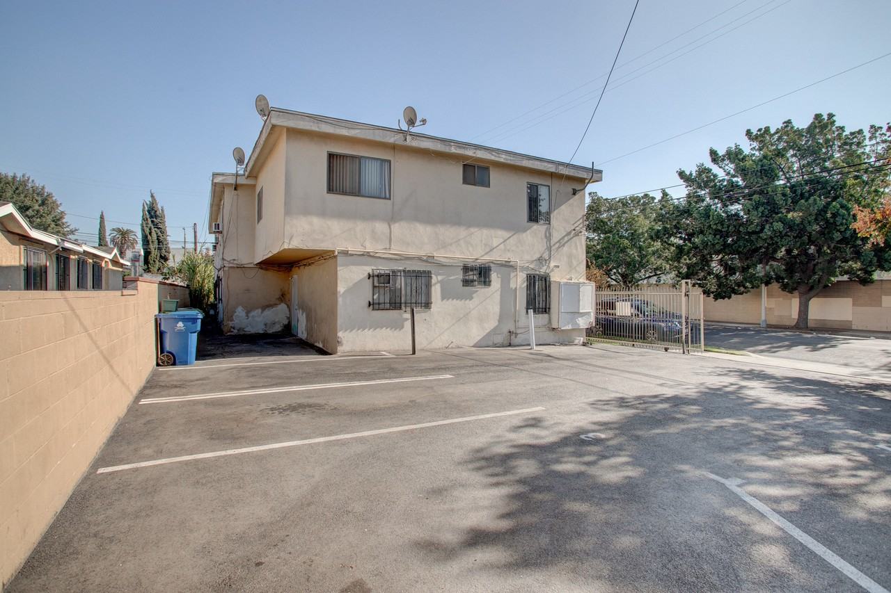 1061 S Catalina St - Photo 3 of 26
