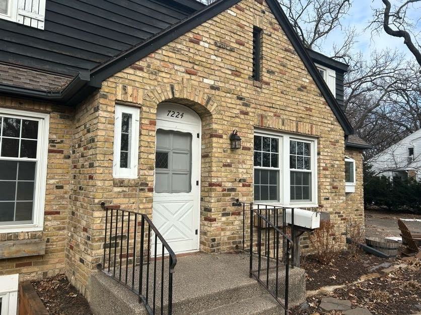 7224 Oak Grove Blvd - Photo 2 of 35