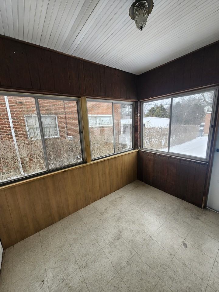 4029 Okalona Rd - Photo 2 of 19