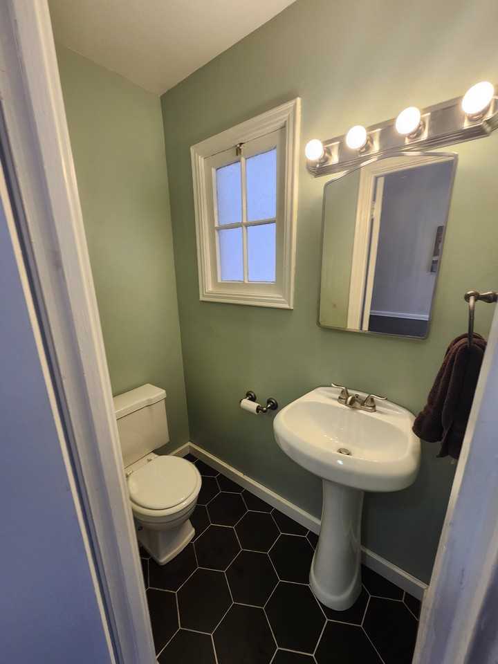 4029 Okalona Rd - Photo 3 of 19