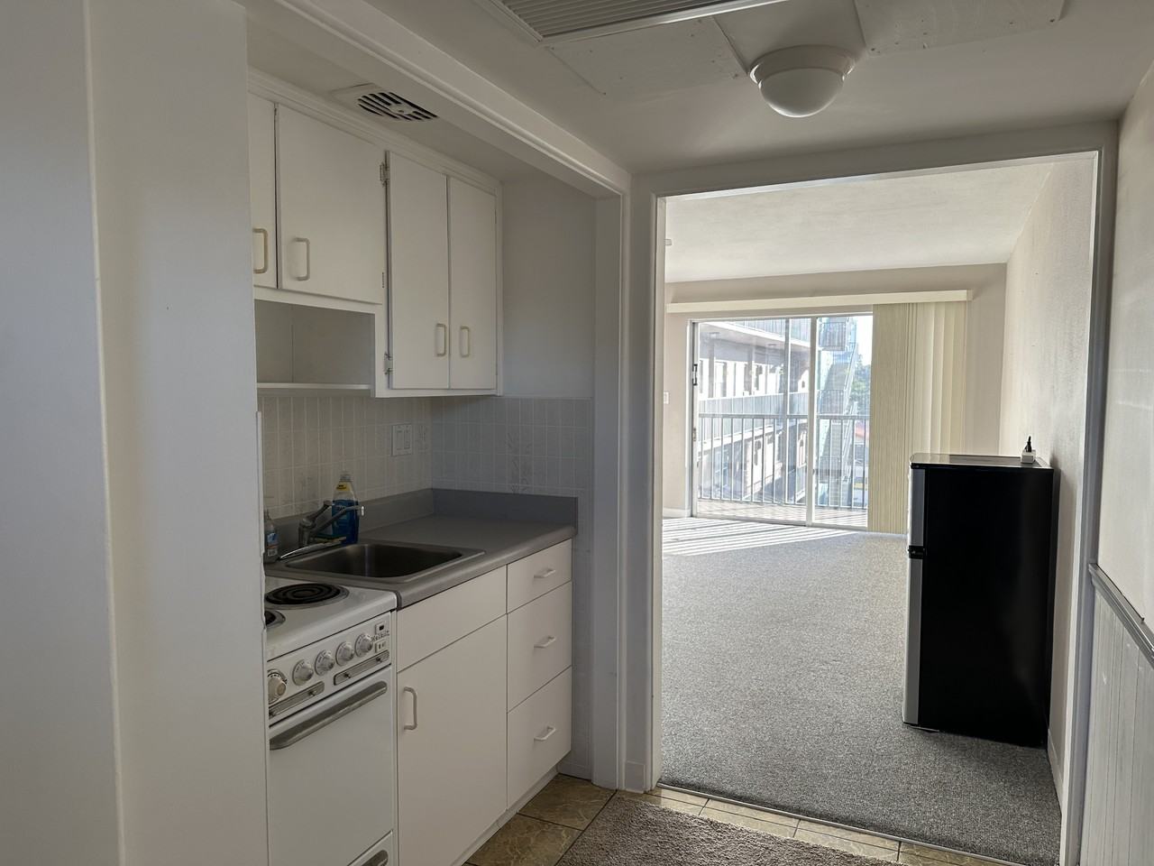 750 Burlington Avenue North - Photo 3 of 18