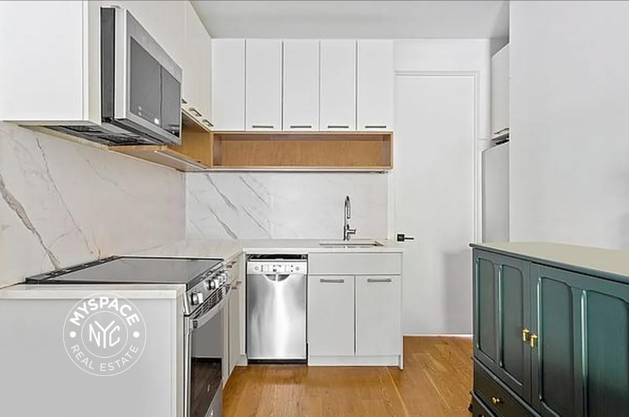 122 29th St #6 - Photo 2 of 11