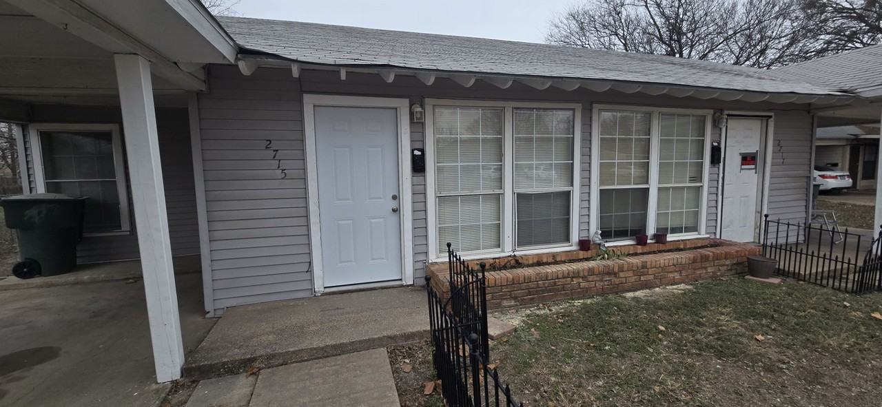 2715 Terrace Dr - Photo 3 of 20
