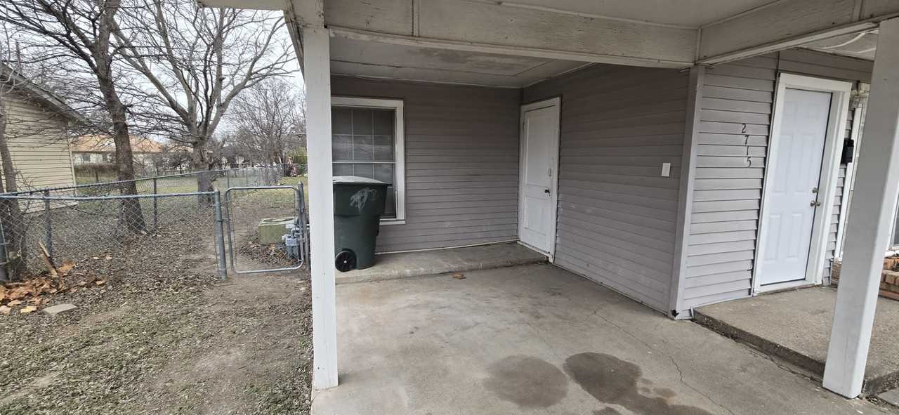 2715 Terrace Dr - Photo 4 of 20