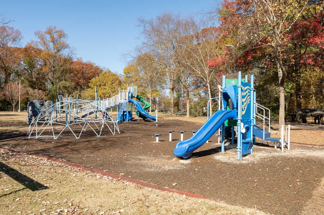 1074 Ollie Cir Nw - Photo 2 of 29