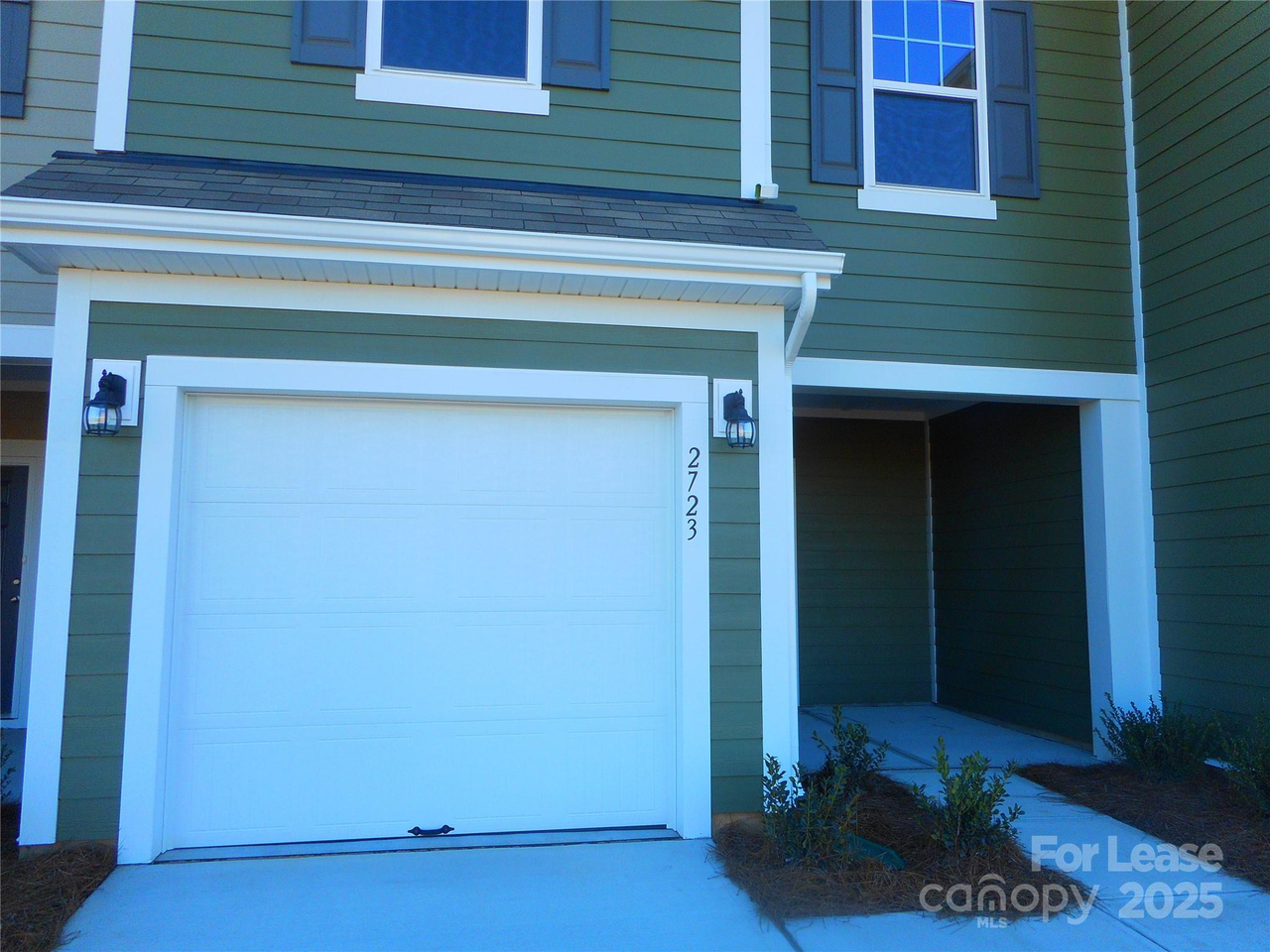 2723 Yeager Dr - Photo 2 of 22