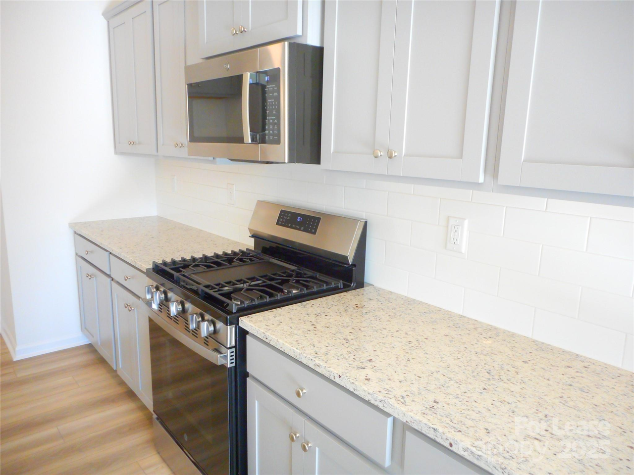 2723 Yeager Dr - Photo 4 of 22