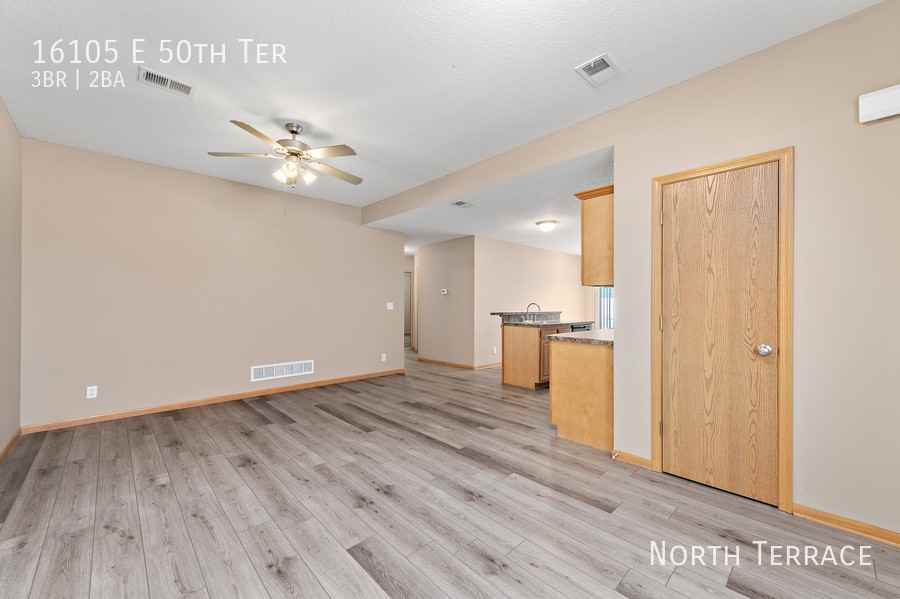 16105 E 50th Ter - Photo 2 of 45