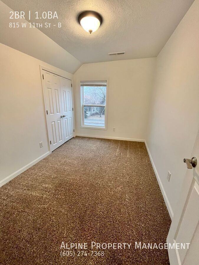 815 West 11th Street #B - Photo 6 of 15