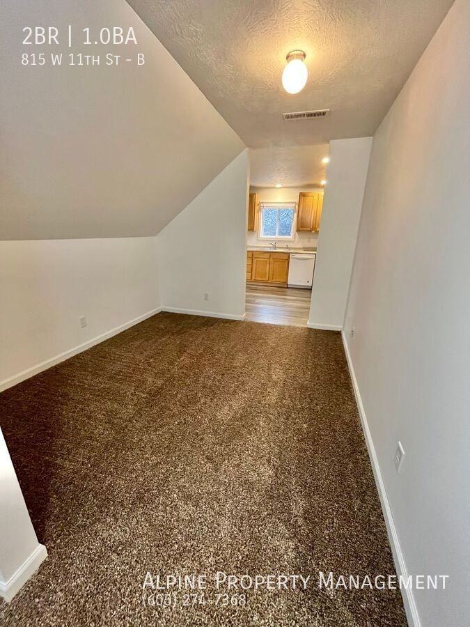 815 West 11th Street #B - Photo 5 of 15