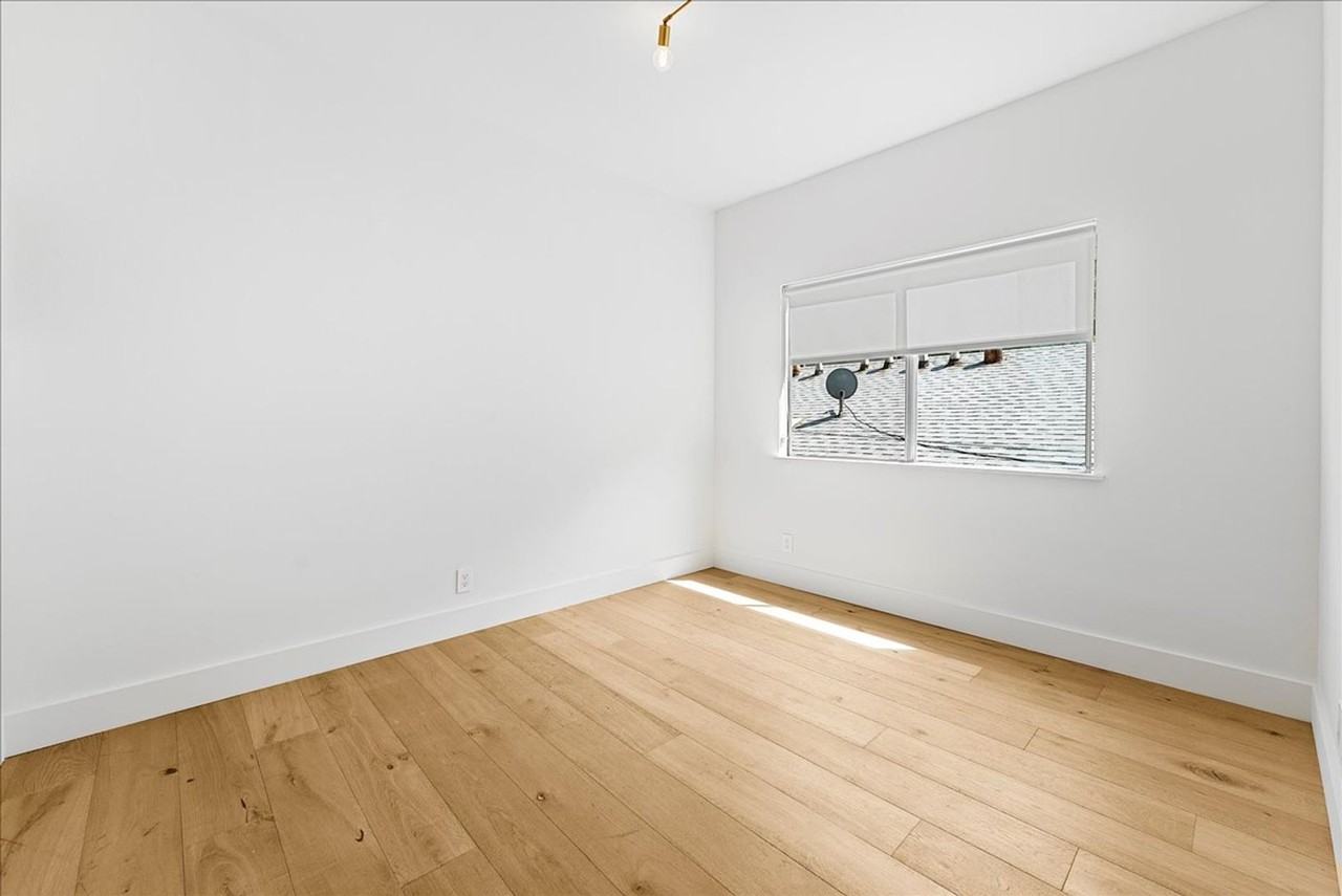 135 N Doheny Dr #204 - Photo 5 of 18