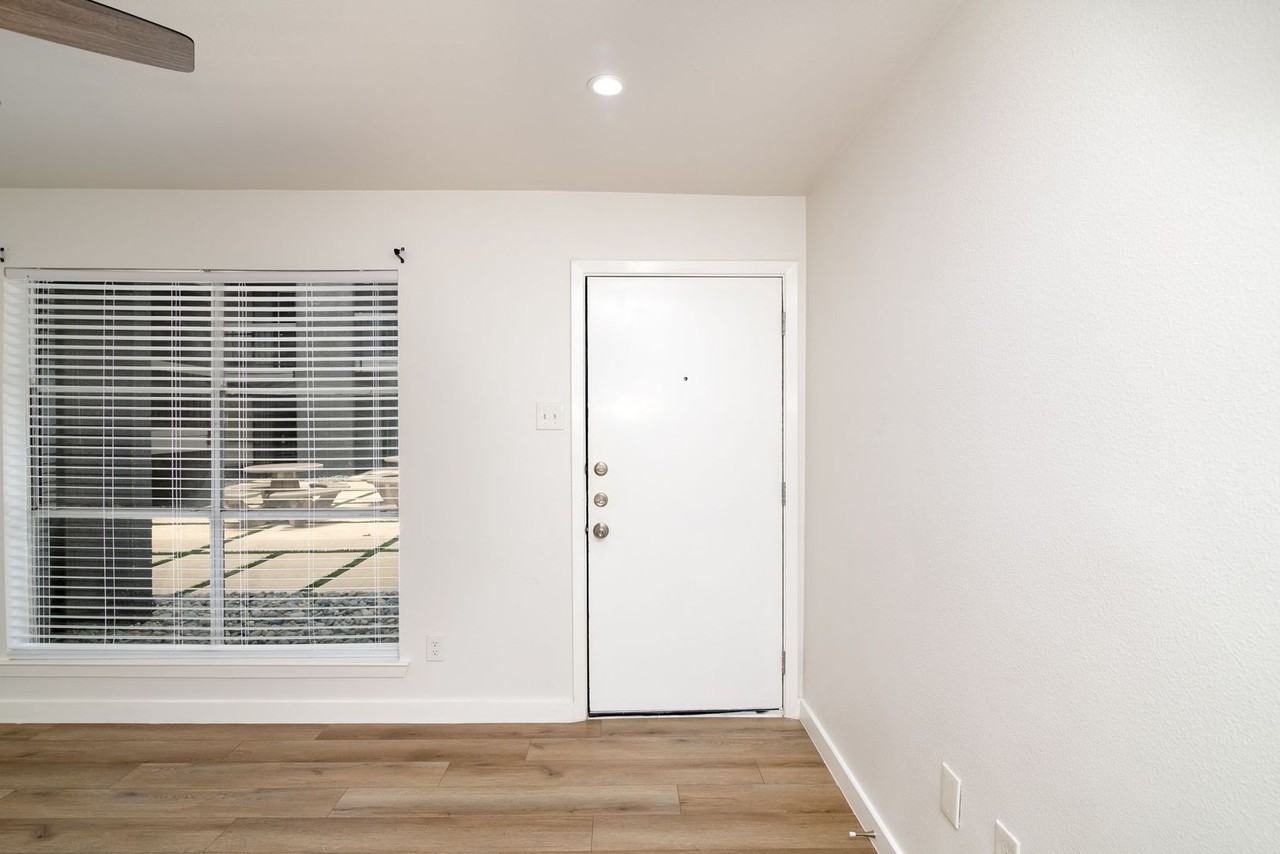 2722 Throckmorton St - Photo 5 of 20