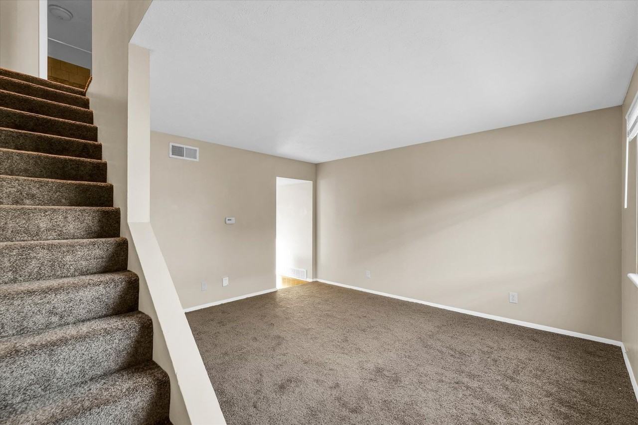 327 Riley Dr. - Photo 4 of 16