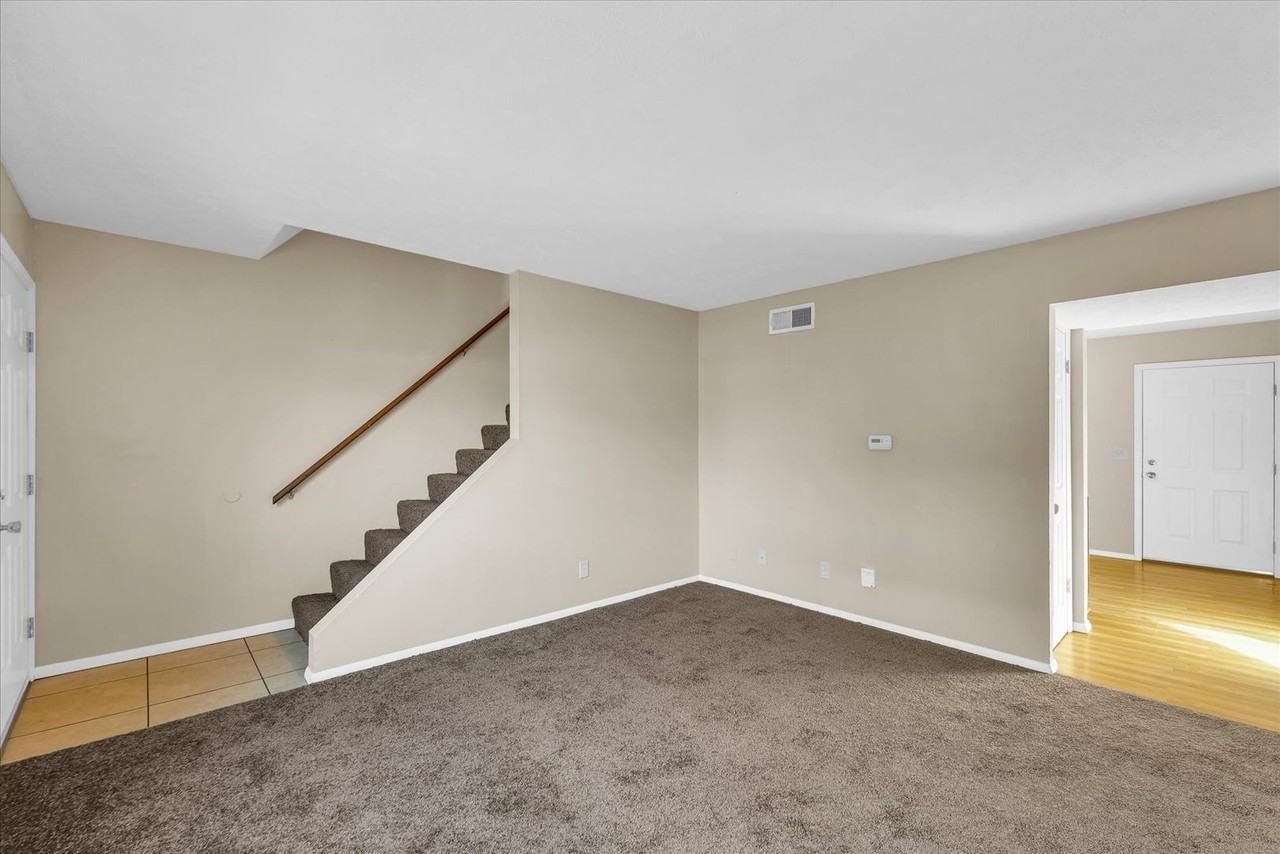 327 Riley Dr. - Photo 5 of 16