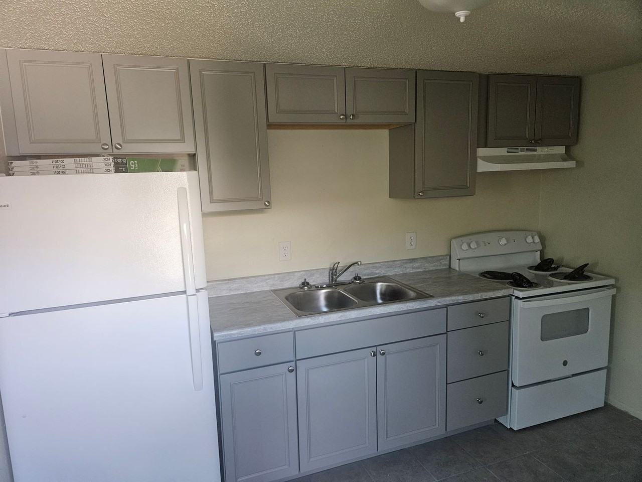 616 33rd Ave E - Photo 2 of 6