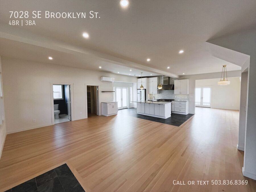 7028 Se Brooklyn St - Photo 3 of 50