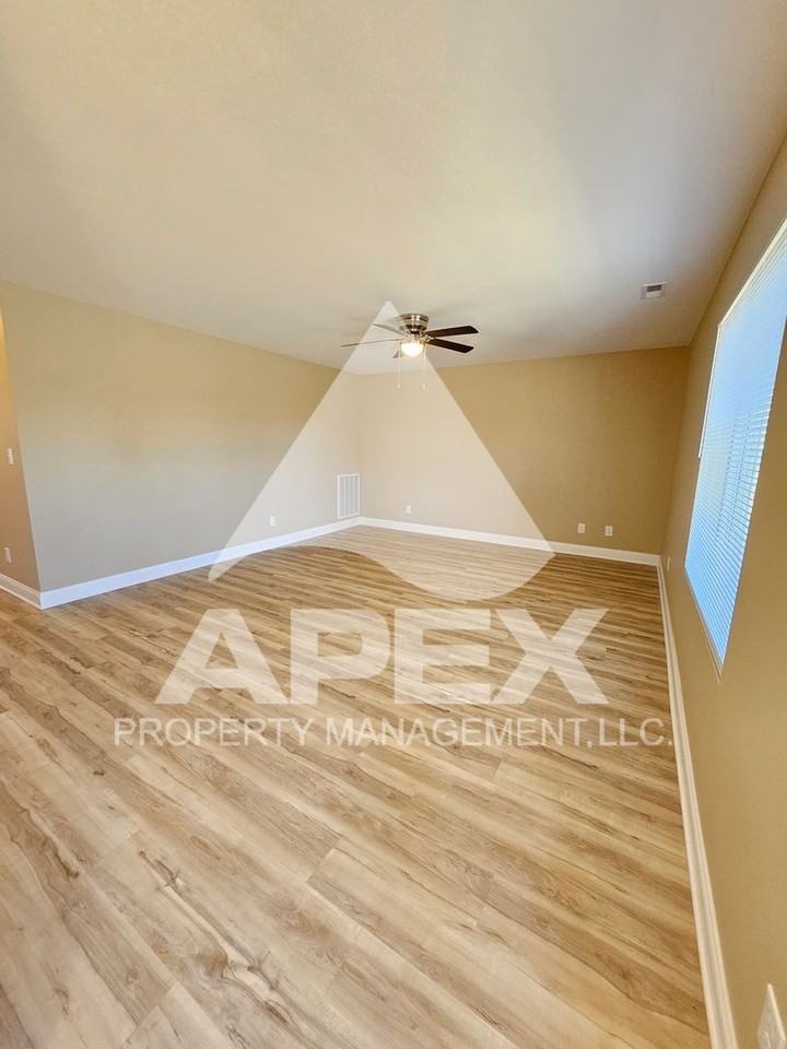 1107 Avalon Dr - Photo 3 of 28