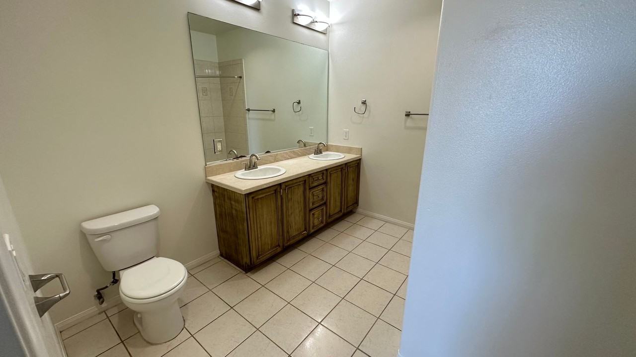 Berendo Terrace Apartment Homes - Photo 3 of 25