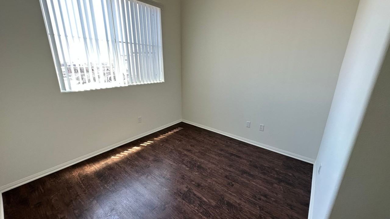 Berendo Terrace Apartment Homes - Photo 6 of 25