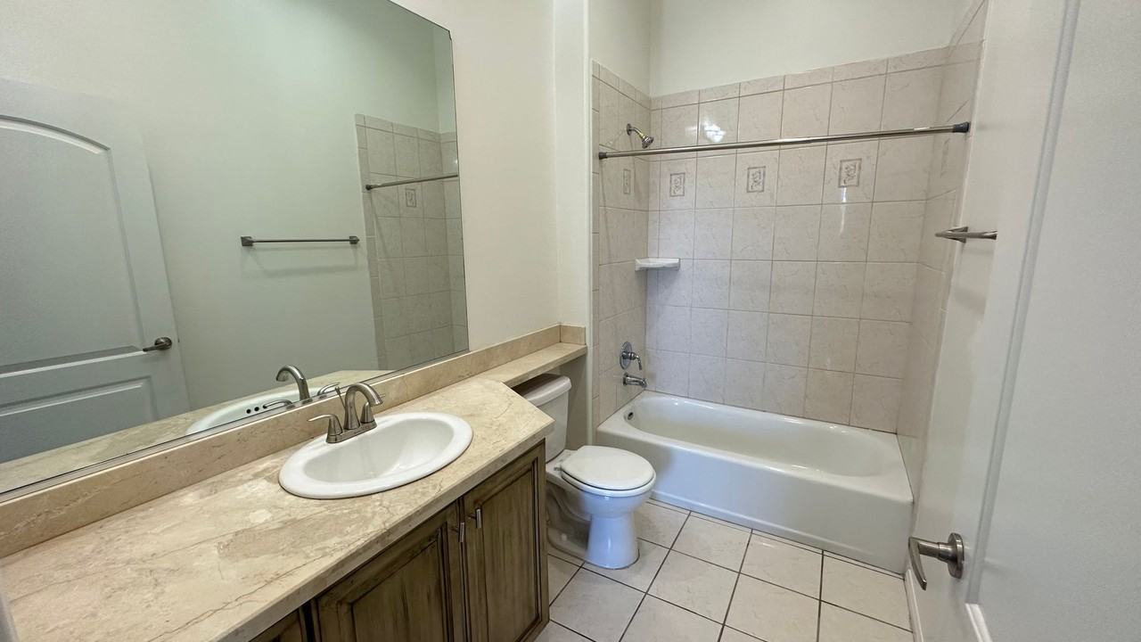 Berendo Terrace Apartment Homes - Photo 7 of 25