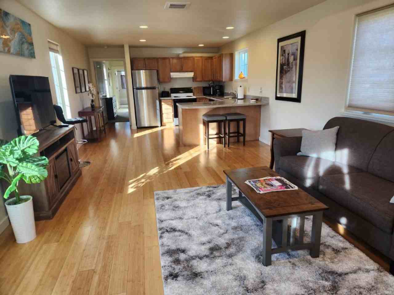 1280 1280 Oak St - Miranda Carriage House #1 - Photo 4 of 14