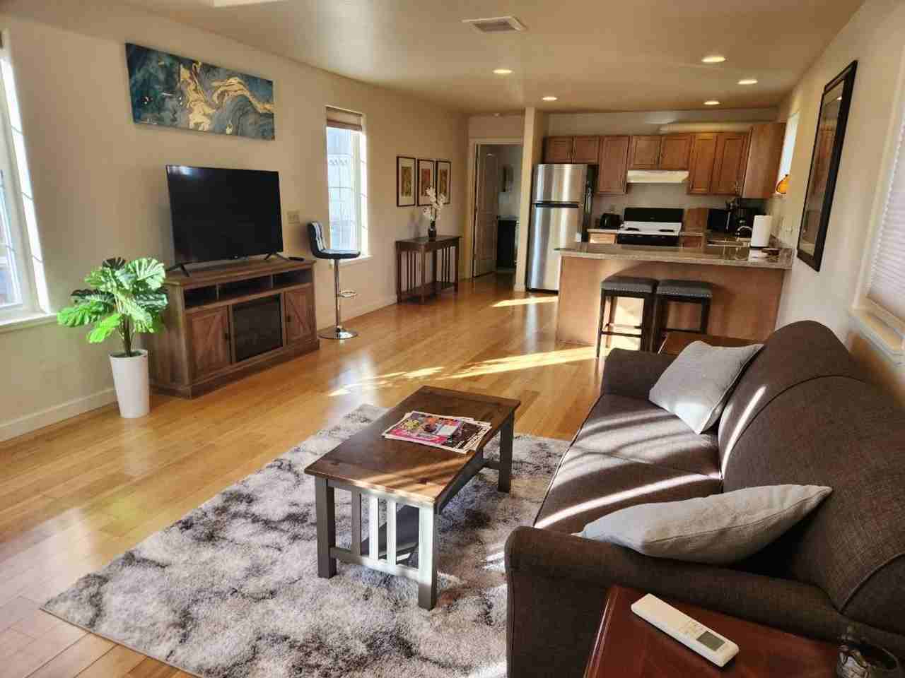 1280 1280 Oak St - Miranda Carriage House #1 - Photo 5 of 14