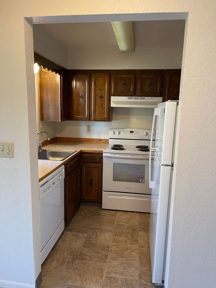 027-Candalaria Plaza - Photo 4 of 8