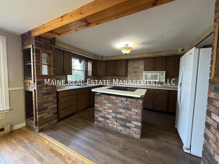 2902 N Belfast Ave - Photo 3 of 29