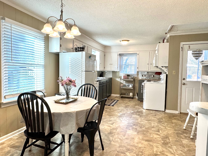 908 Locust St - Photo 2 of 20