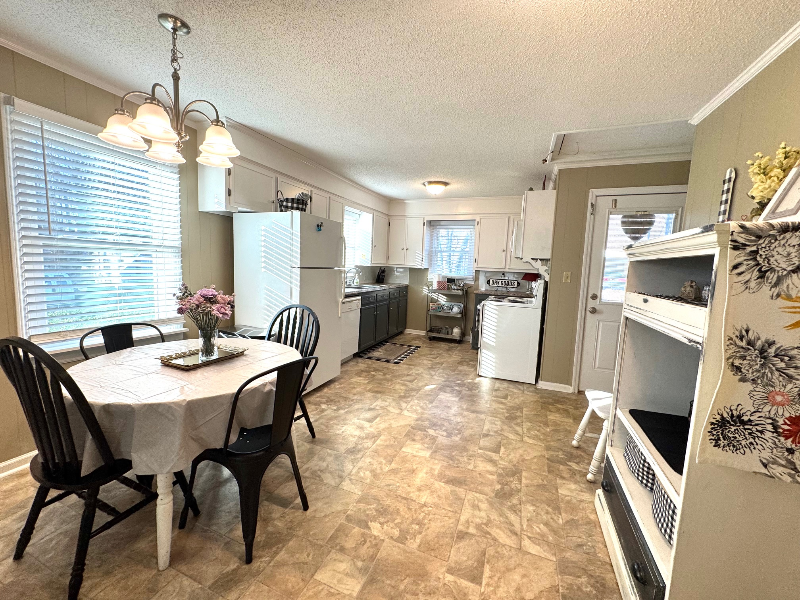 908 Locust St - Photo 4 of 20