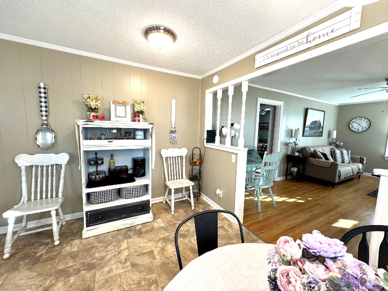 908 Locust St - Photo 6 of 20