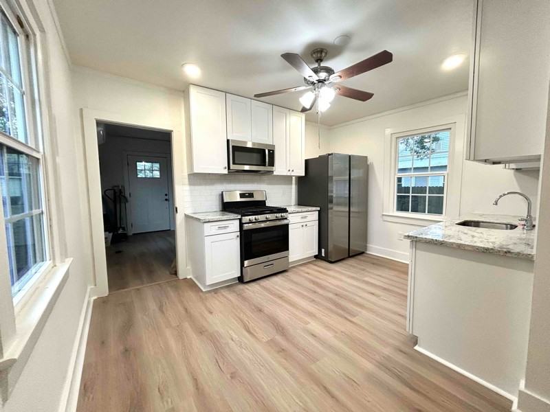 613 N Jackson St - Photo 4 of 9