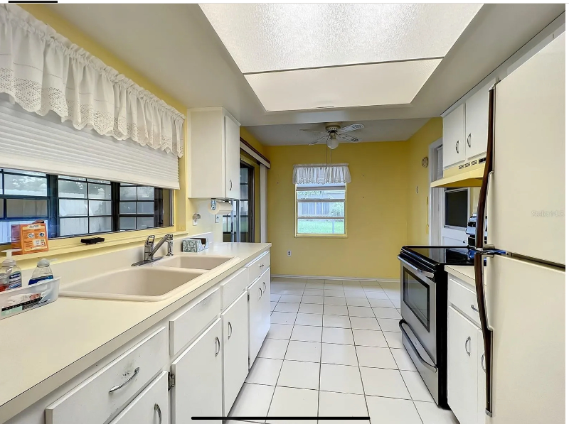 1238 Watersedge Dr - Photo 2 of 6