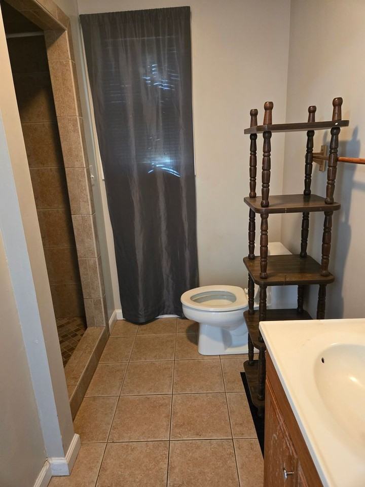 2127 Auburn St #2 - Photo 3 of 4