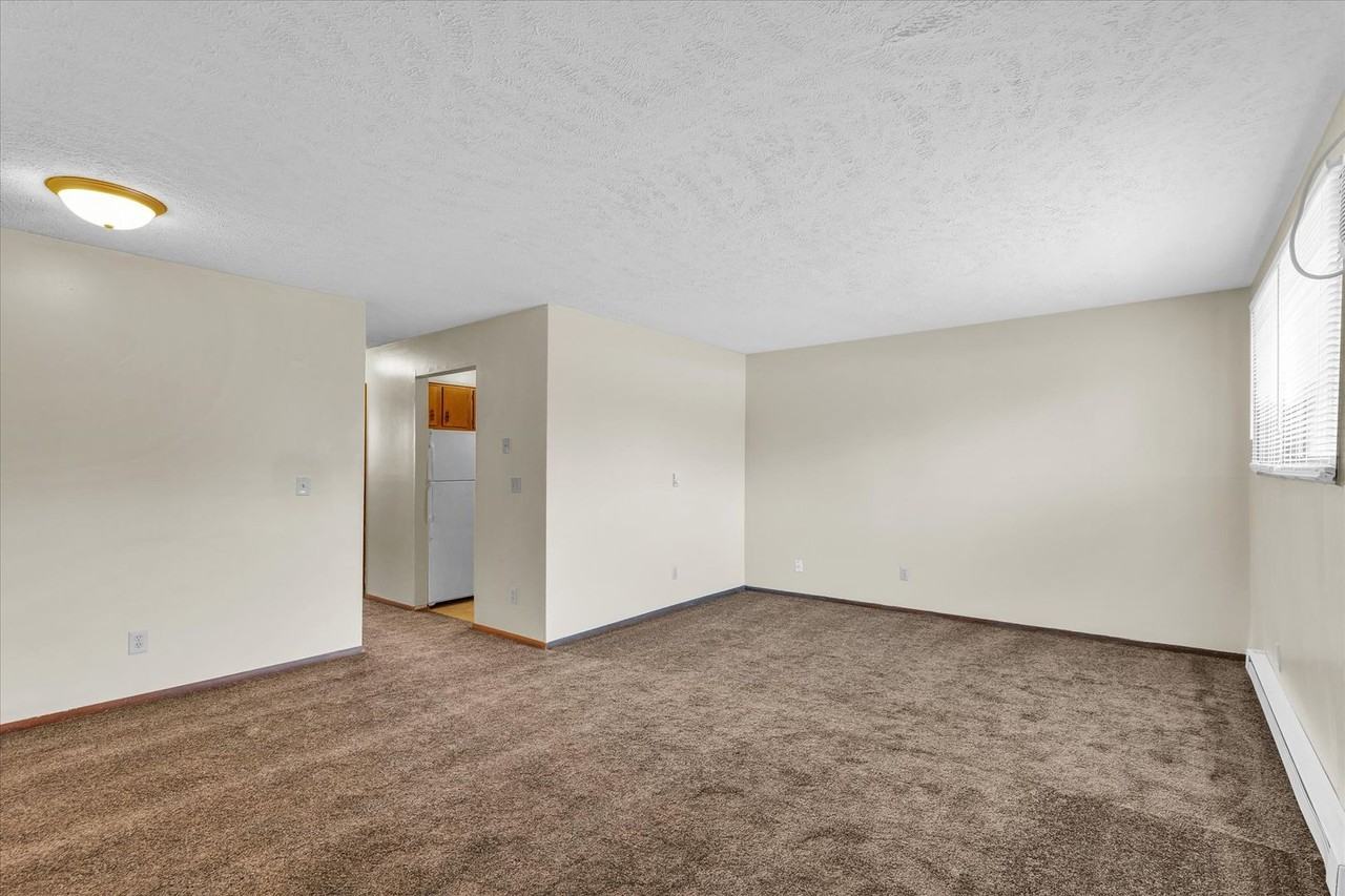 305 Prospect - Photo 4 of 13