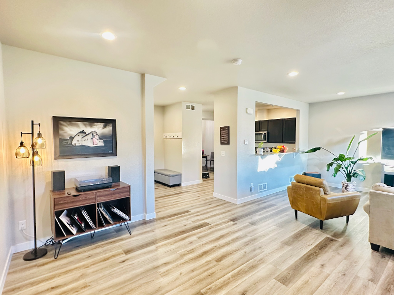 286 E Chestnut St #2 - Photo 2 of 20