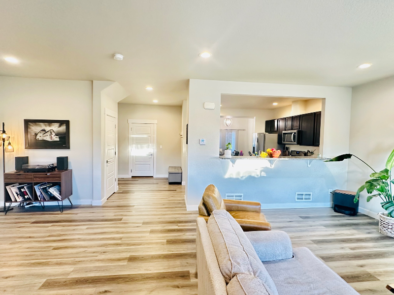 286 E Chestnut St #2 - Photo 3 of 20