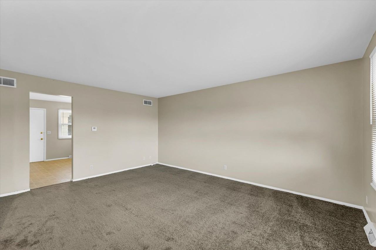 303 S. Regency Dr - Photo 3 of 19