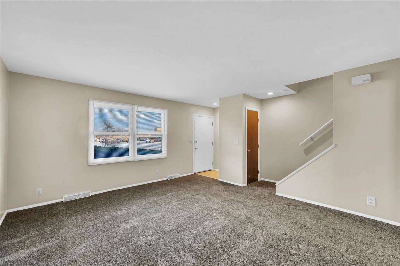 303 S. Regency Dr - Photo 5 of 19