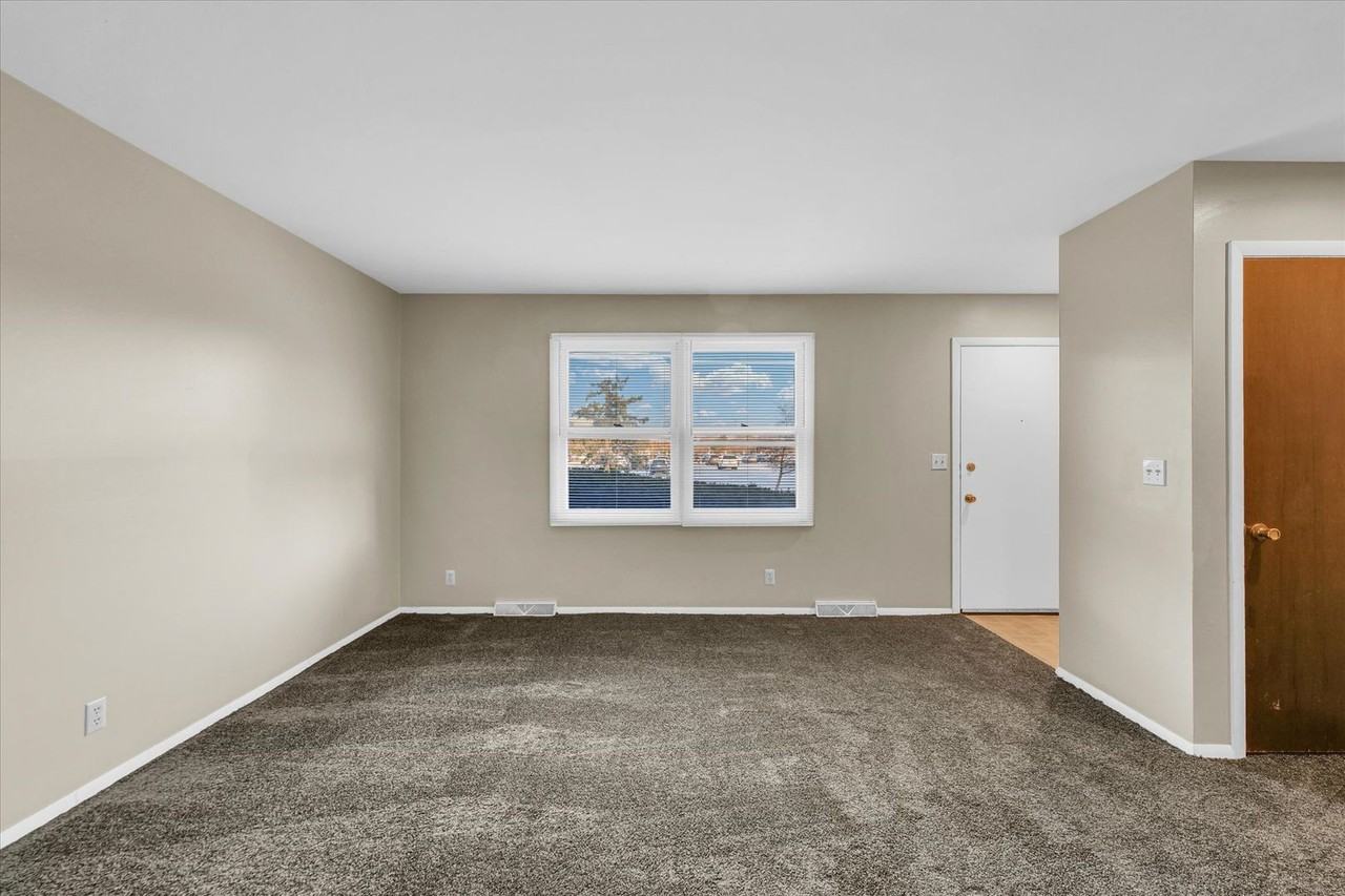 303 S. Regency Dr - Photo 6 of 19