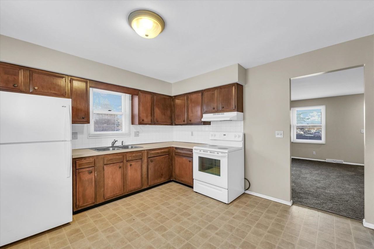 303 S. Regency Dr - Photo 7 of 19