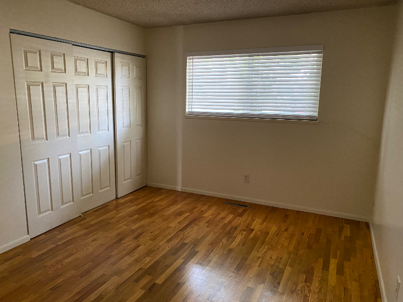 1380 Surf Way - Photo 4 of 7