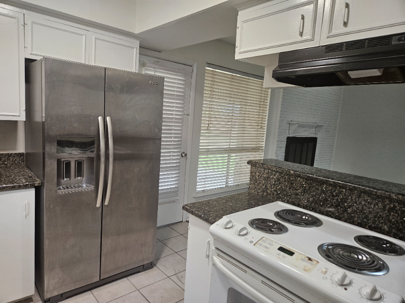 1221 Mcham St - Photo 5 of 16