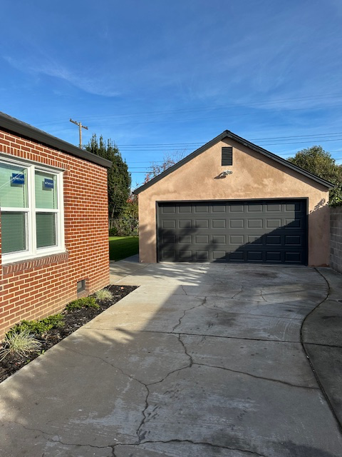 716 S Pleasant Ave - Photo 4 of 17